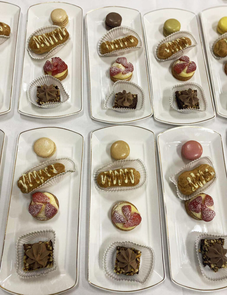 Assiettes de mini-desserts