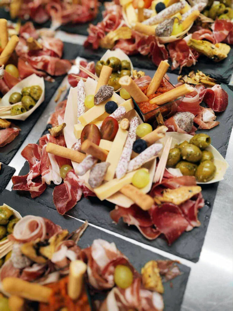 Plateau de fromages et charcuteries